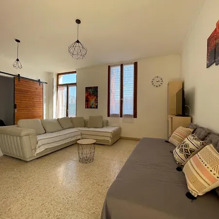 Evasion Ensoleillee Avec Jacuzzi A Villa