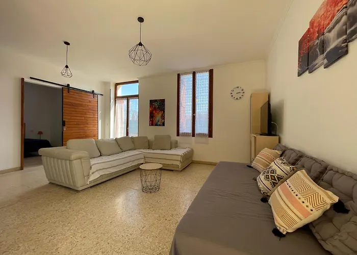 Evasion Ensoleillee Avec Jacuzzi A 빌라